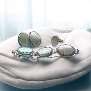 Vintage 1950’s “Whiting & Davis” Mother-of-Pearl Parure Jewelry Set